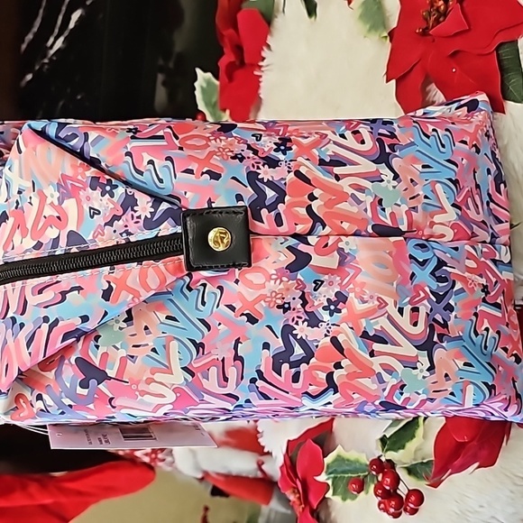 NWT PINK/MULTICOLOR QUILTED NYLON GRAFFITI LVU BETSEY  WEEKENDER - Picture 3 of 6